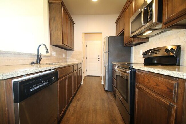 Picture PERFECT 3/2 Duplex Home Coming Soo... - Picture PERFECT 3/2 Duplex Home Coming Soo...