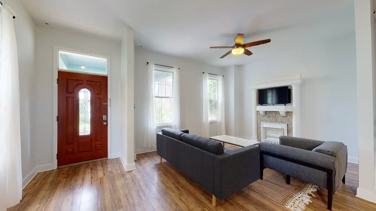Living room - 439 Park Rd NW (Washington, DC)