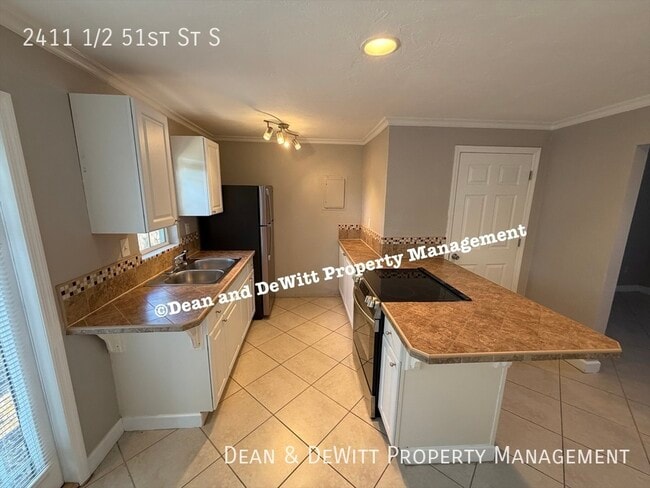 Photo - 2411 1/2 51st St S-