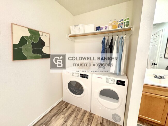 Photo - 2117 E Broadway Unidad 1
