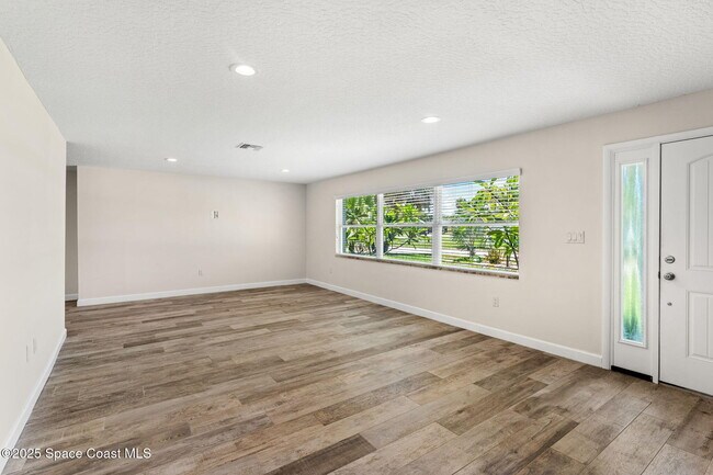 Photo - 215 S Robert Way