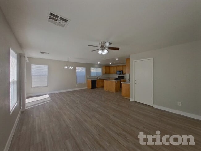 Photo - 1251 Golden Apple St