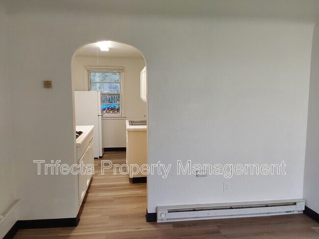 Photo - 103 1/2 East Stuart Street