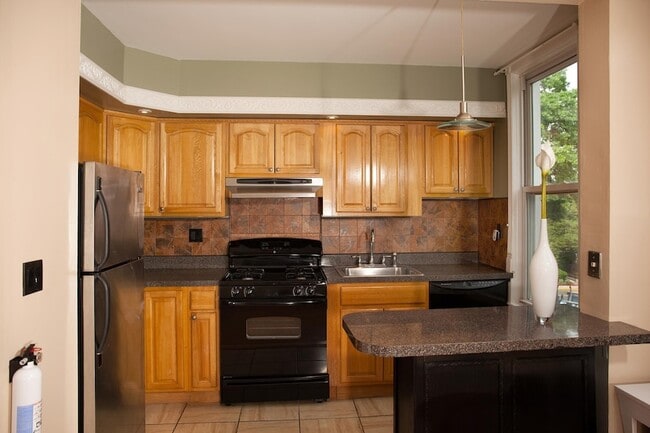 Photo - 384 Webster Ave