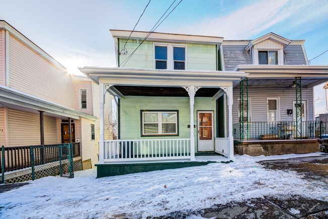 Building Photo - Available JUNE 2026 - Spacious 3 Bedroom Home w/ Central Mt Washington Location!