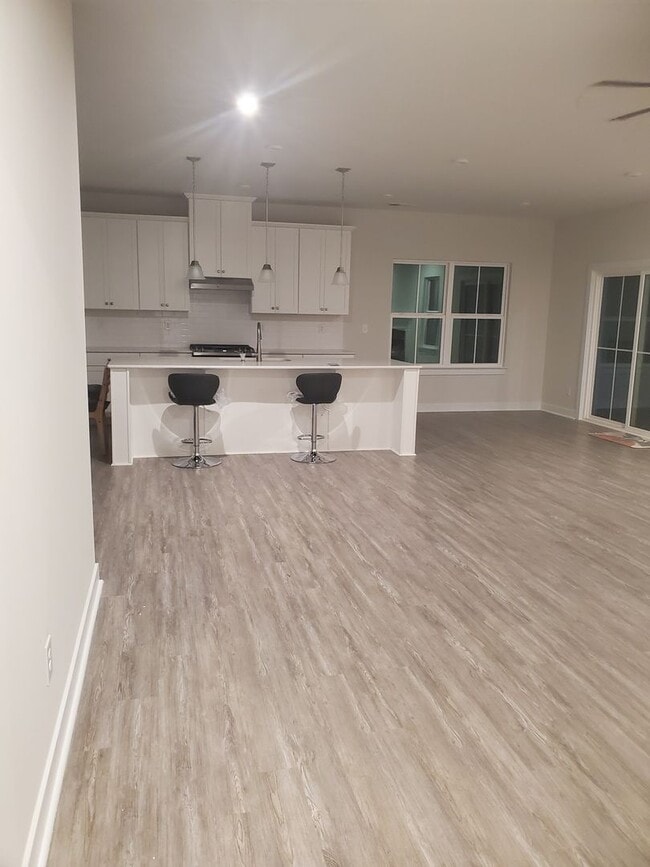 Photo - Beautiful 5BR/3BA Home in Holcomb Woods