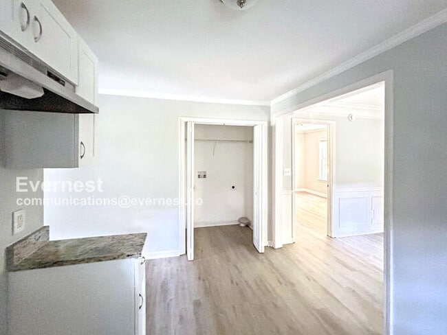 Photo - 747 Gary Rd NW