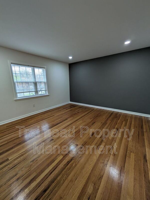 6425 Brookside Rd Rental Casas en Alquiler Kansas City, MO