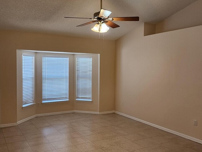 Photo - 326 SW Ray Ave