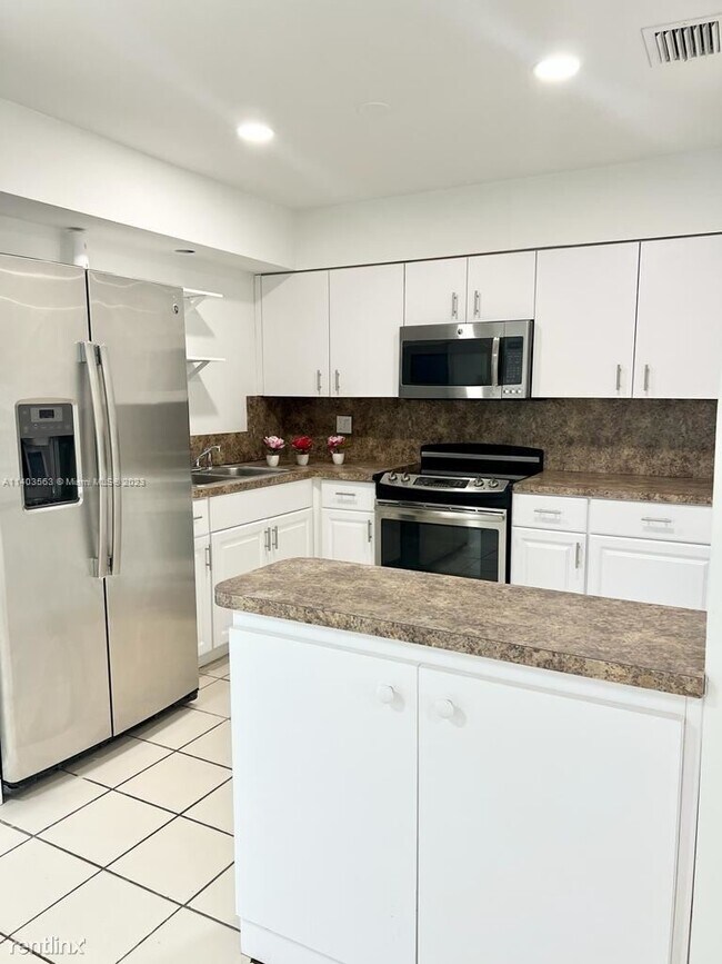 Photo - 4 br, 2 bath House - 430 SW 31st Ave