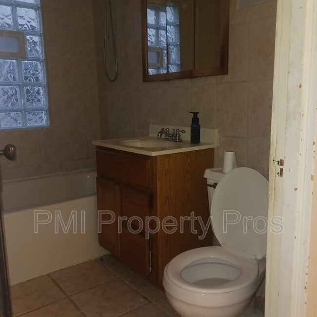 Photo - 2604 N 50th St Unidad Lower