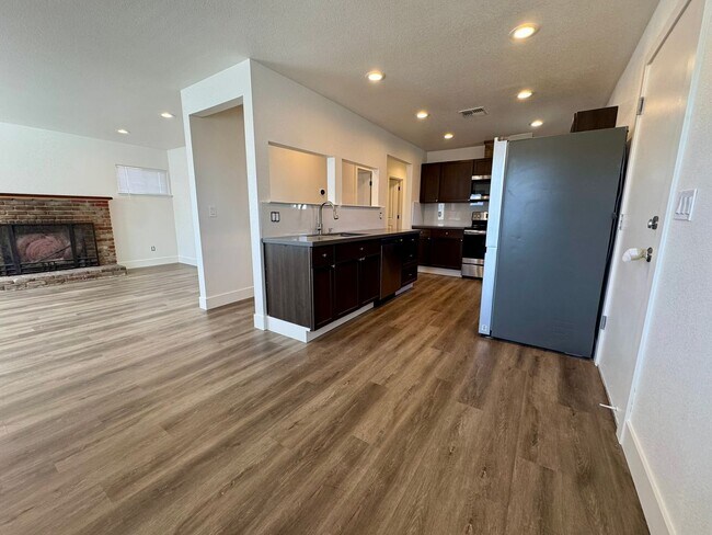 Photo - 421 Thoma St