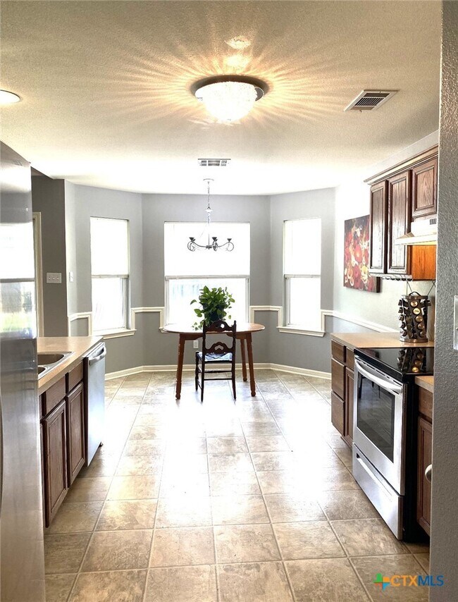 Photo - 5704 Meadow Wood Dr