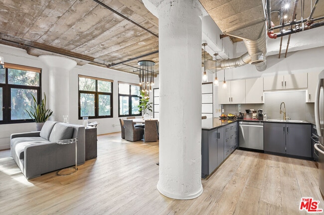 Photo - 1100 S Grand Ave Unit A205