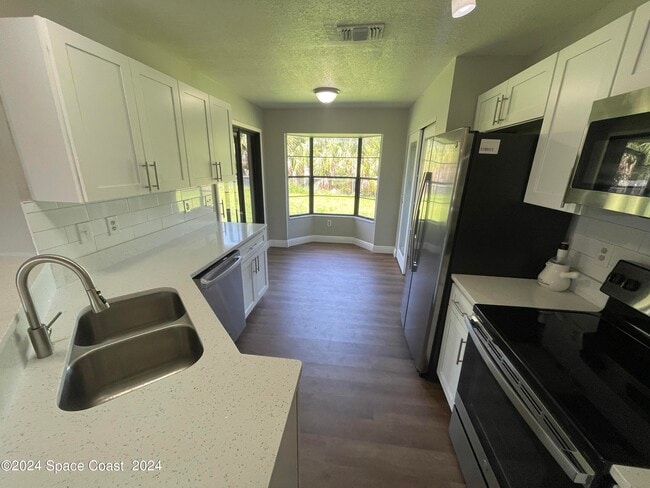 Photo - 1270 Gustrow Ave NW