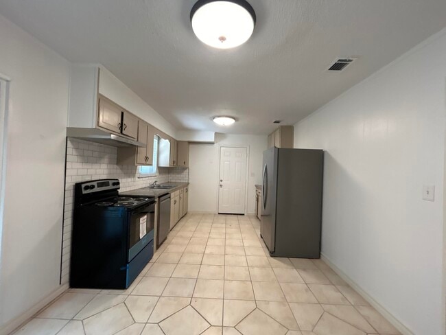 Photo - 107 Lea Pl