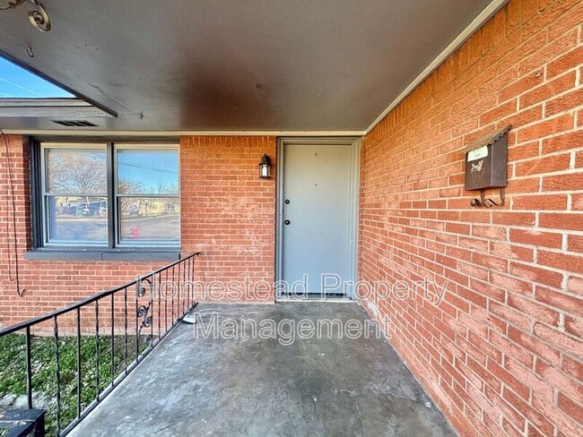 Photo - 2500 SW 48th St