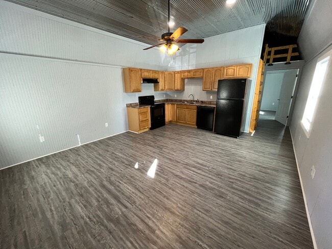 Building Photo - 1/1 Tinyhouse Cabin in Southside Unit 16