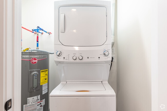 1BD, 1BA - 870SF - Laundry
