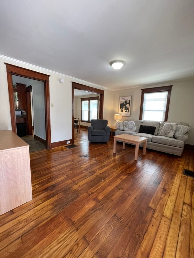 1204 Memorial Ave Unit 3