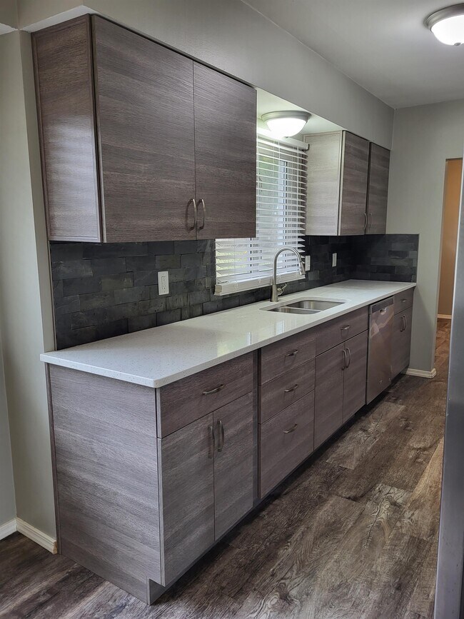 Photo - 1228 W Lombard St