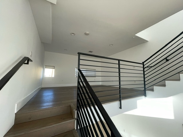 321 N Bixel St