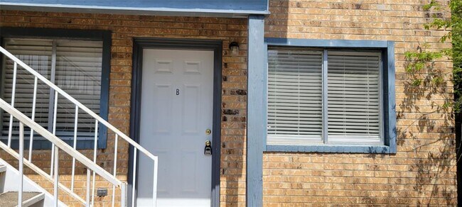 Photo - 530 W Hopkins St