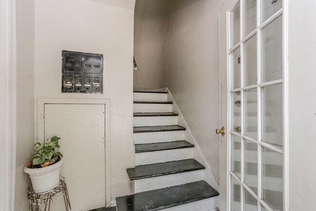 Photo - 1828 W Main St Unit 4