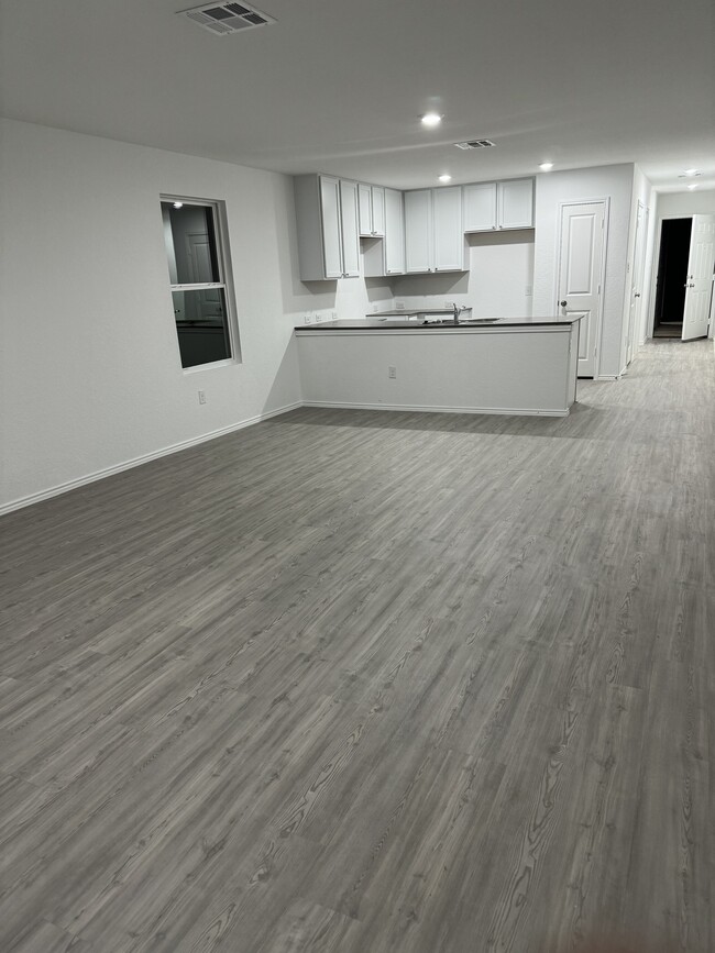 Photo - 7646 Chancery Gate