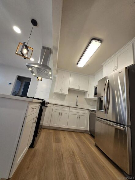 Building Photo - 2130 E 5th St Unit 34