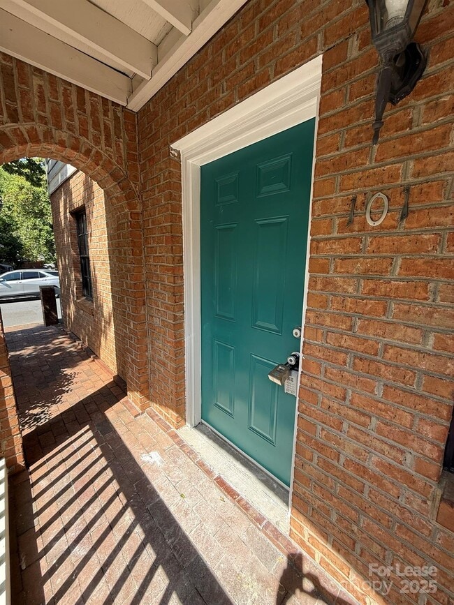 Photo - 406 W 9th St Apartment Unit 101