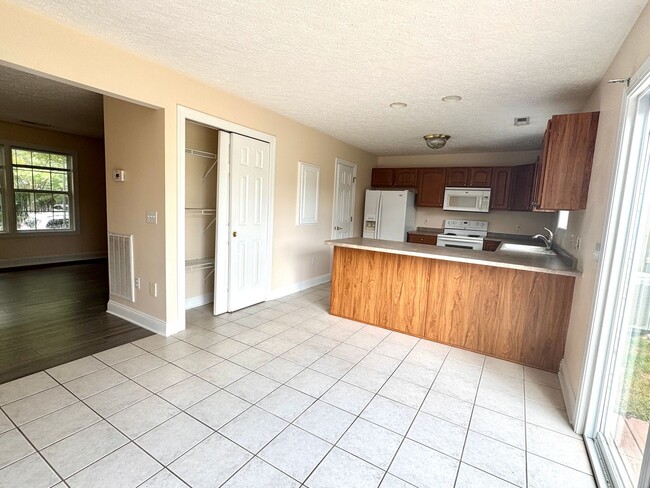 Photo - 270 Tall Oak Blvd NW