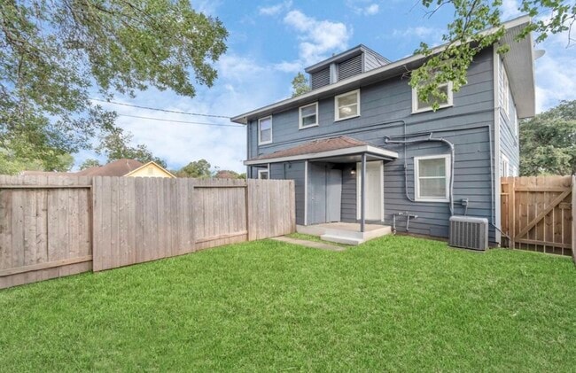 Building Photo - 3404 Blodgett St