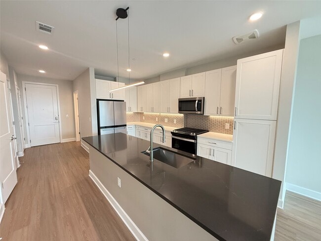 Building Photo - 716 Waugh Dr Unit A20.723