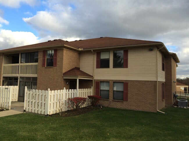 Photo - 19257 Surrey Ln Condo Unit 19257