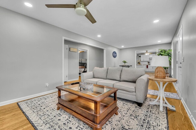 Photo - 518 Twin Oak Dr