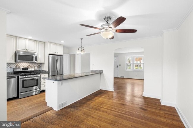 Photo - 121 Hopkins Rd