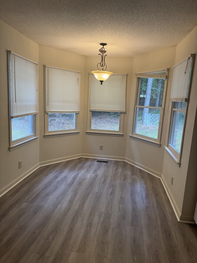 112 Oak Leaf Cir