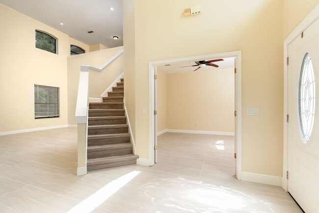 Photo - 5/4 HEATHROW POOL HOME!