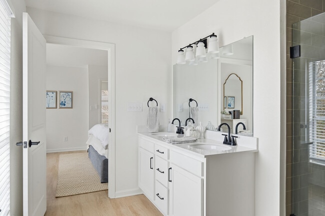 Photo - Harper Flatts