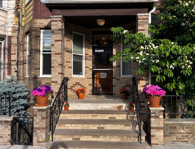 Building Photo - 1810 Palisade Ave Unit 1R