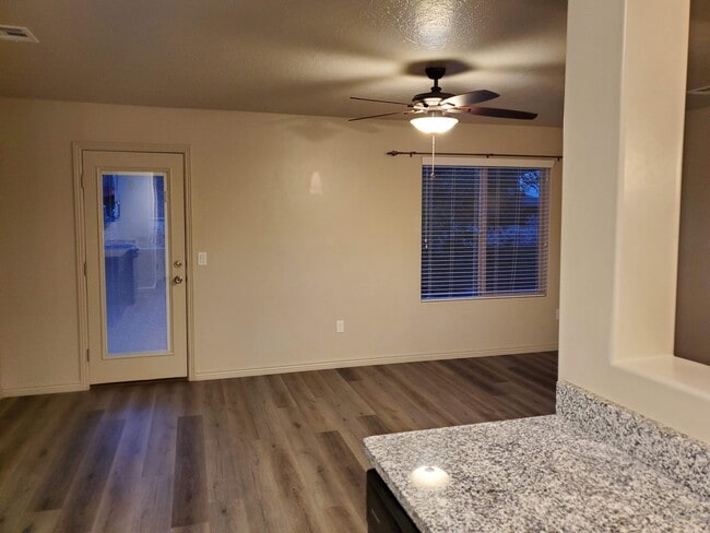 Photo - 1000 Bluff View Dr