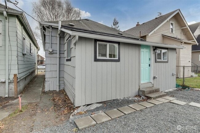 Photo - 3212 Oakes Ave