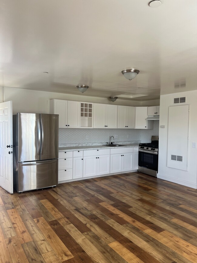 Building Photo - 6639 Irvine Ave Unit 4