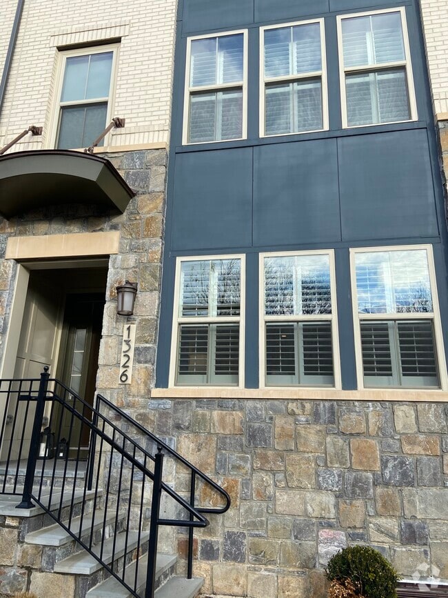 Building Photo - 1326 S Rolfe St Rental