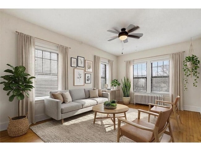 Building Photo - 220 E 19th St Unit 201