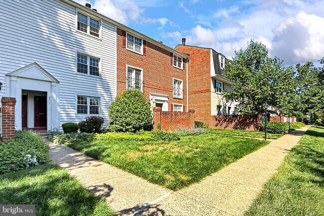 Photo - 2711 S Walter Reed Dr Unidad A