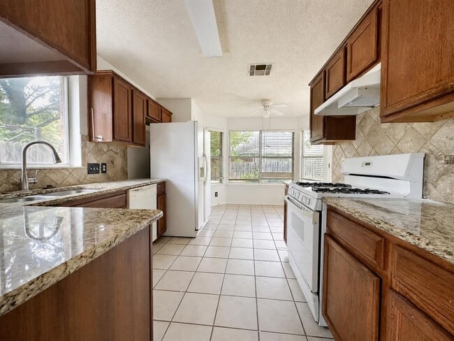 Photo - 1903 Balsam Way