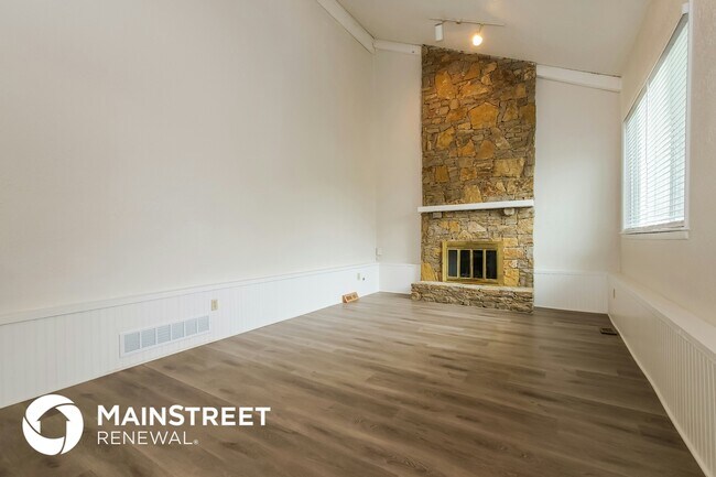 Photo - 301 NE Adams Dr