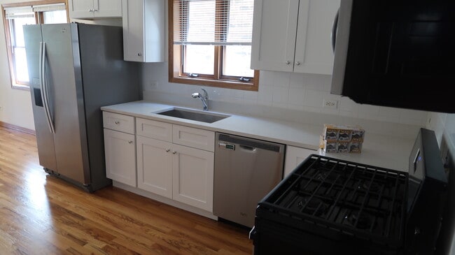 Photo - 1430 N Bosworth Ave Unit 2